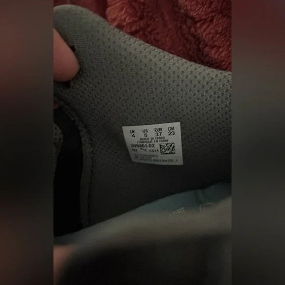 Puma Sneakers - Size 5 Youth - Picture 3 of 4